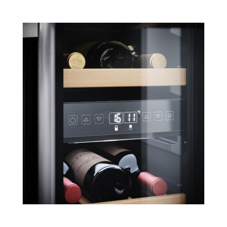 dometic C18B wine cabinet - display